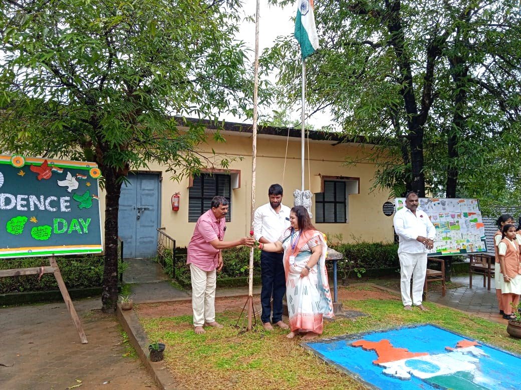 Independence Day Celebration at Alevoor Poornaprajna Public School